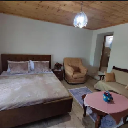 Felau,leuse Pensjonat Përmet