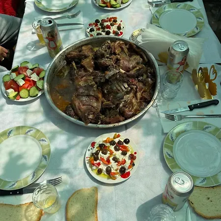 Felau,leuse Pensjonat Përmet